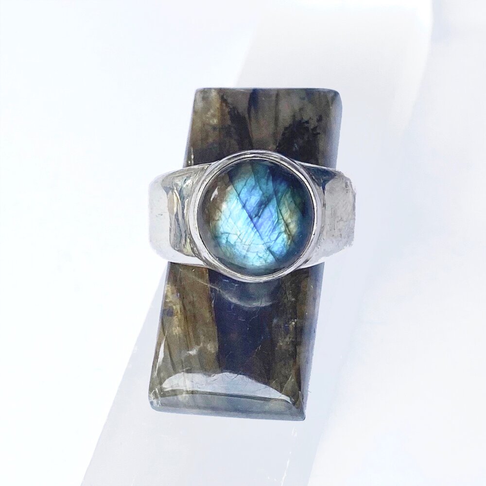 Small Labradorite Insight Ring